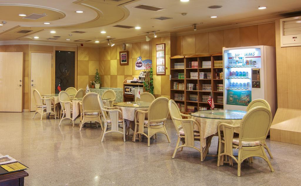 Hwa Du Hotel Тайнан Екстериор снимка