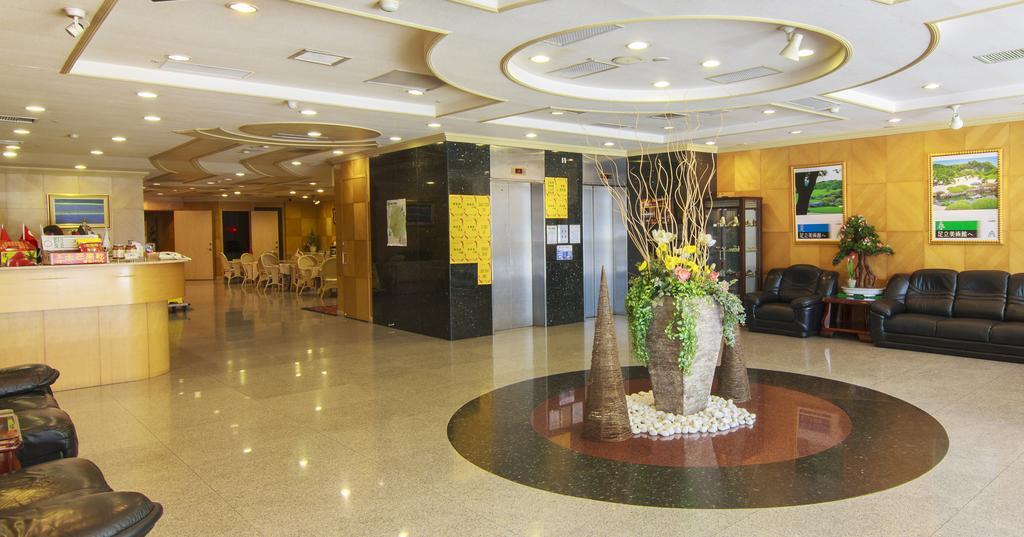 Hwa Du Hotel Тайнан Екстериор снимка