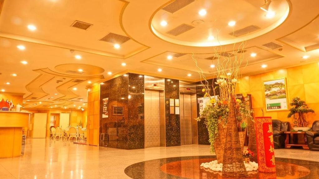Hwa Du Hotel Тайнан Екстериор снимка