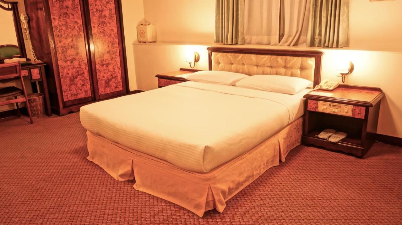 Hwa Du Hotel Тайнан Екстериор снимка