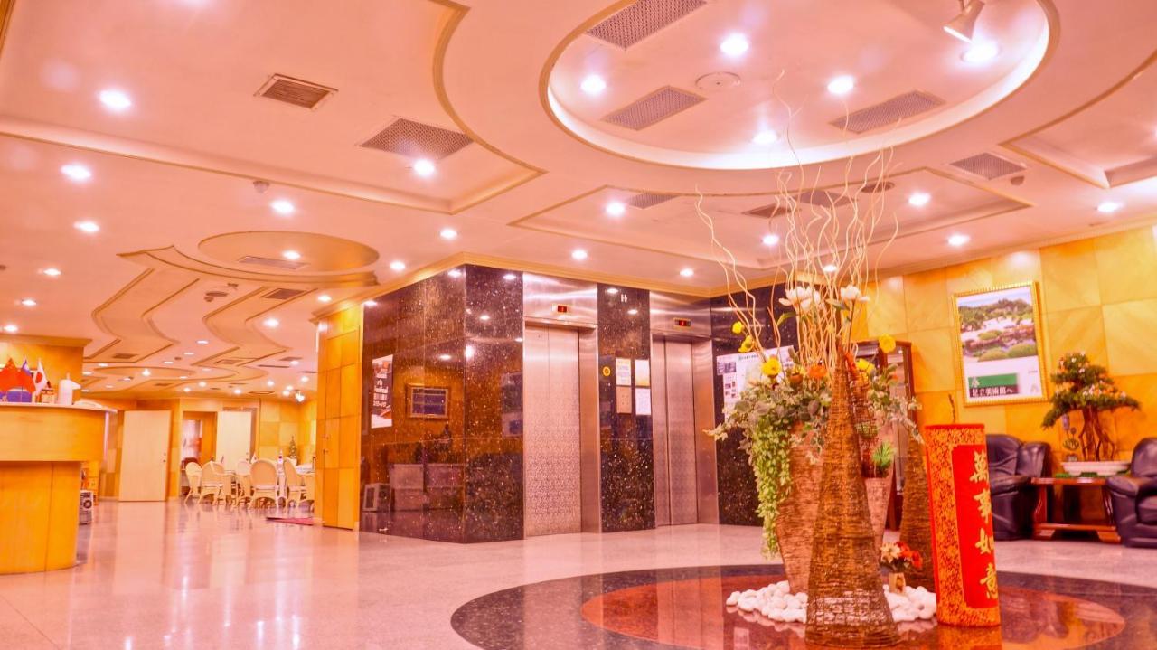 Hwa Du Hotel Тайнан Екстериор снимка