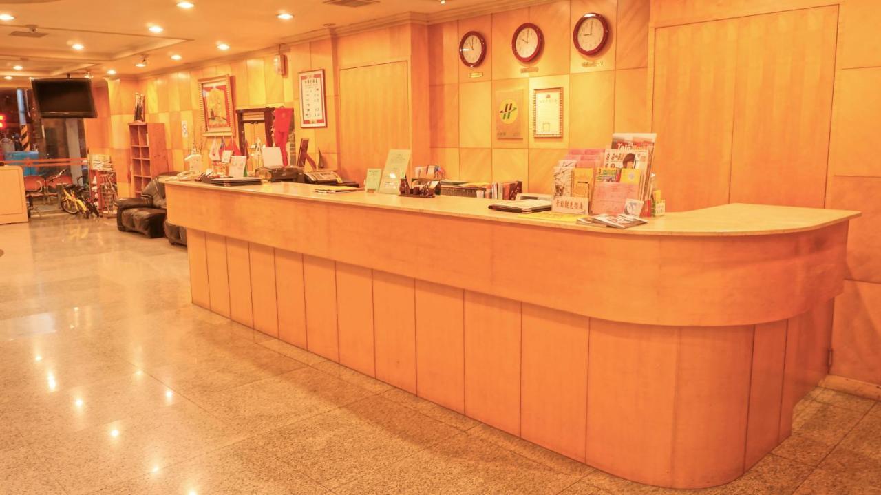 Hwa Du Hotel Тайнан Екстериор снимка