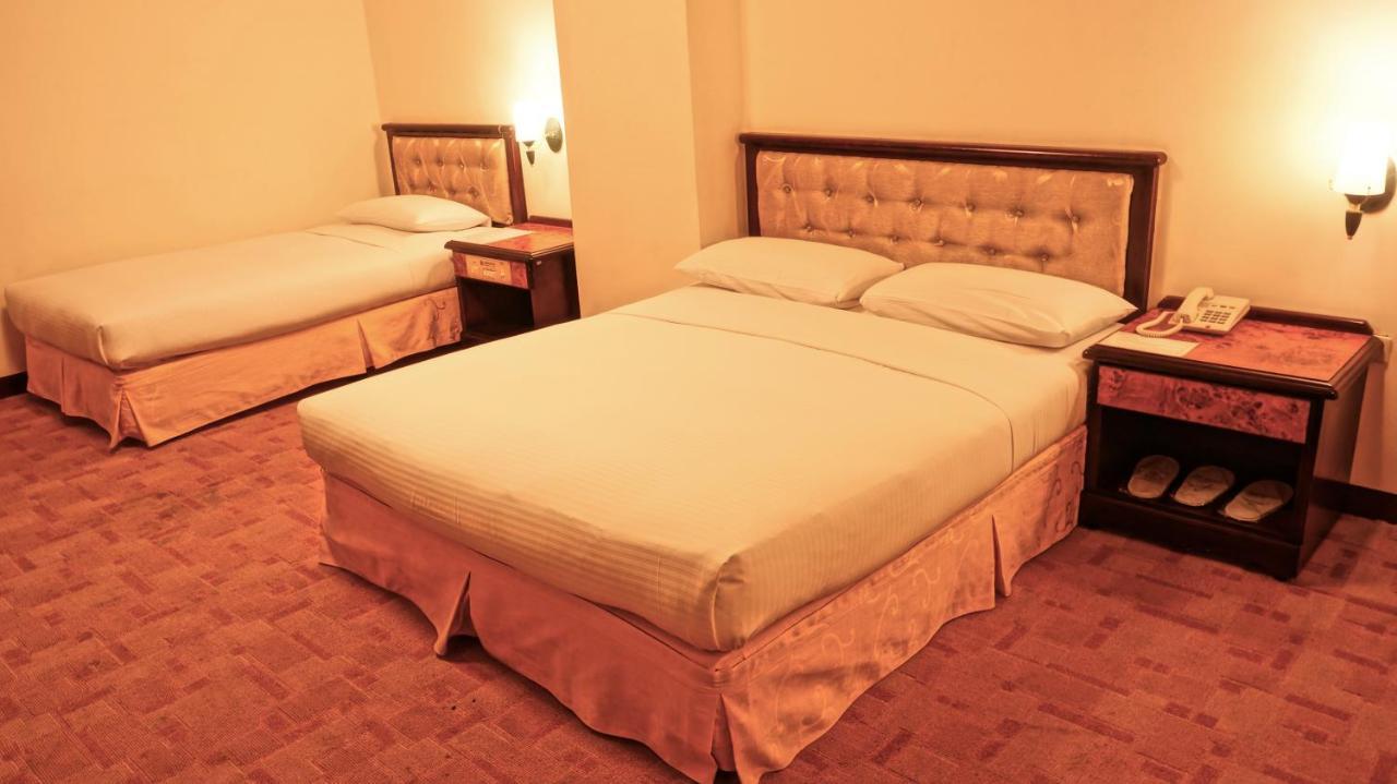 Hwa Du Hotel Тайнан Екстериор снимка