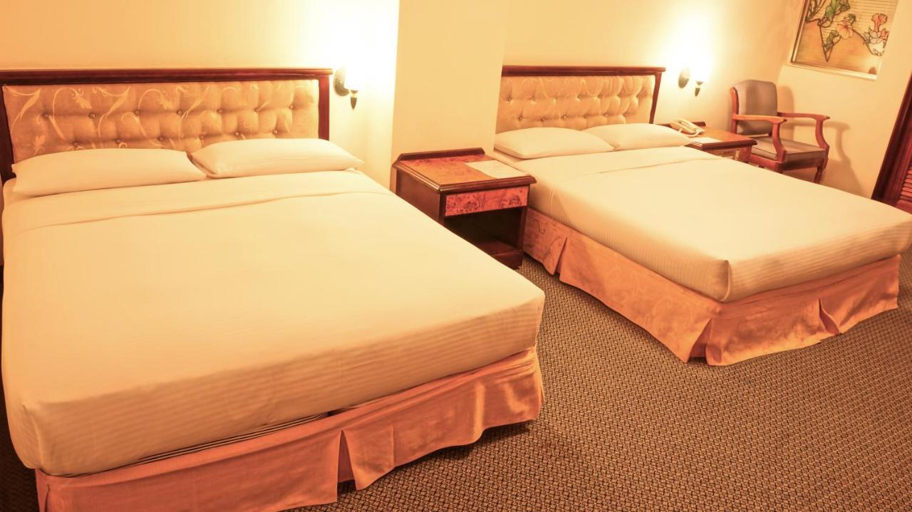 Hwa Du Hotel Тайнан Екстериор снимка