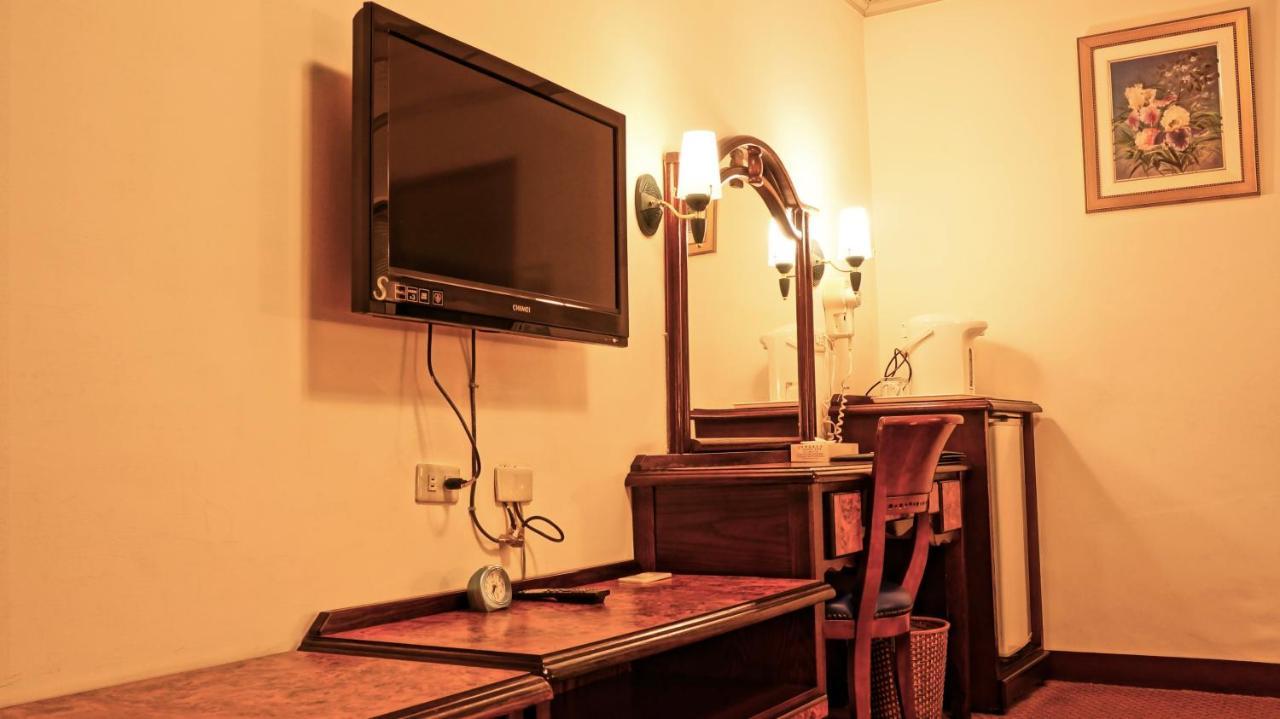 Hwa Du Hotel Тайнан Екстериор снимка