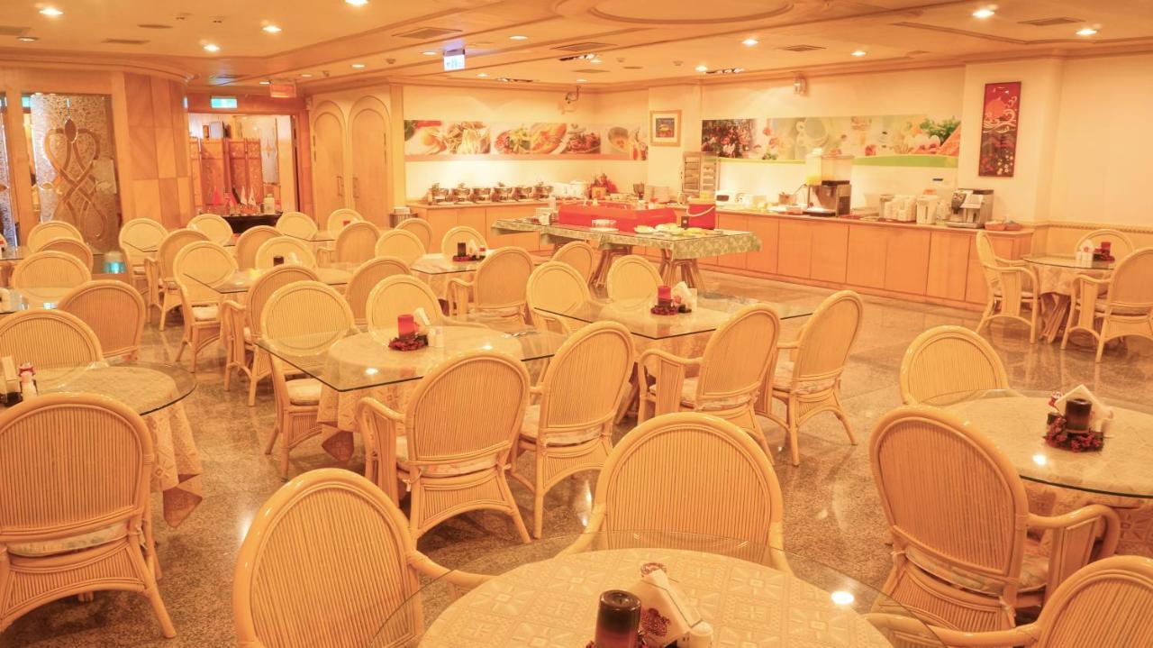 Hwa Du Hotel Тайнан Екстериор снимка