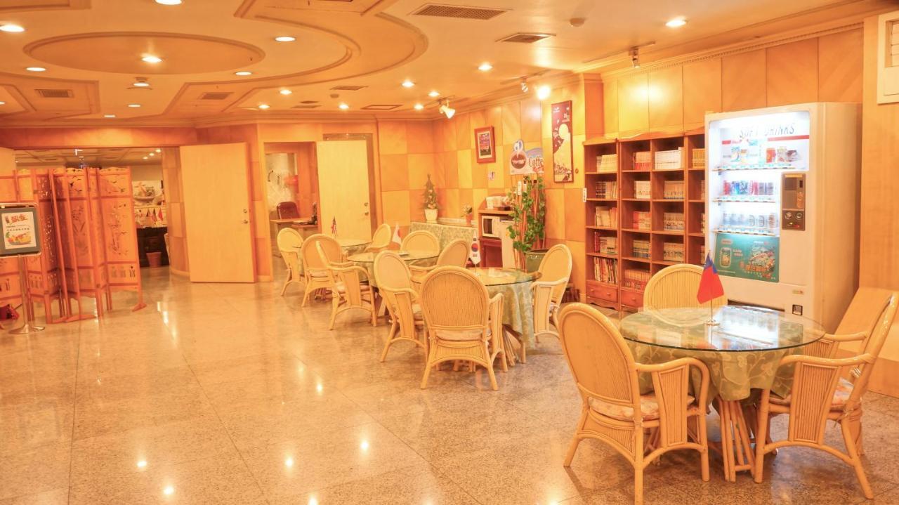 Hwa Du Hotel Тайнан Екстериор снимка