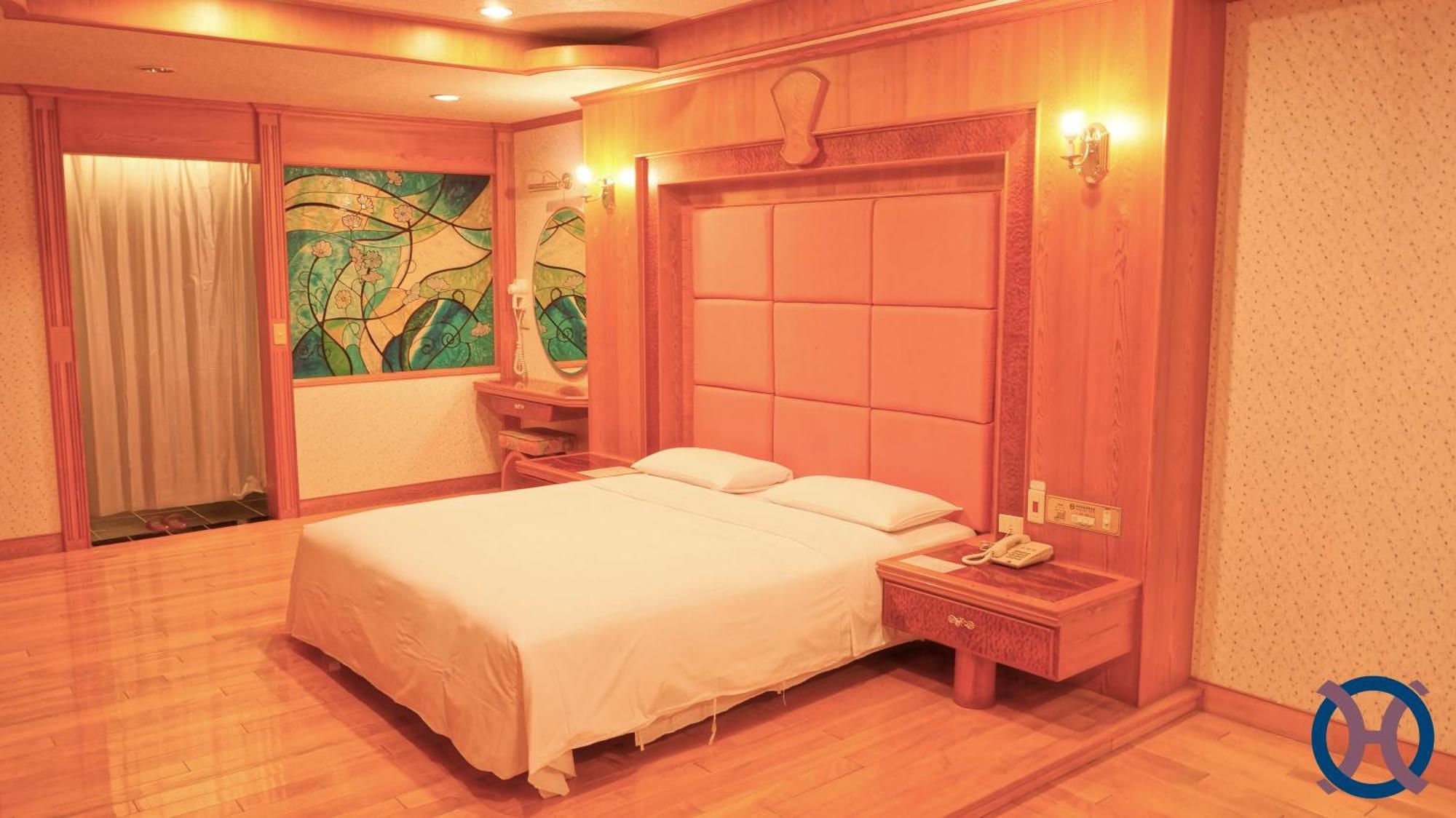 Hwa Du Hotel Тайнан Екстериор снимка